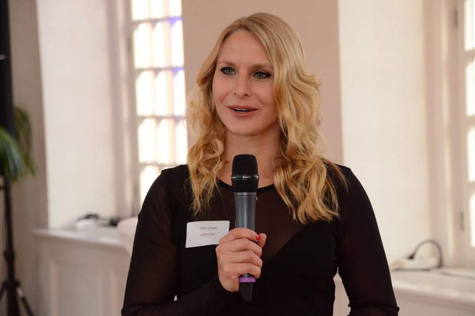 Event Moderatorin jetzt buchen Event Moderatorin jetzt buchen