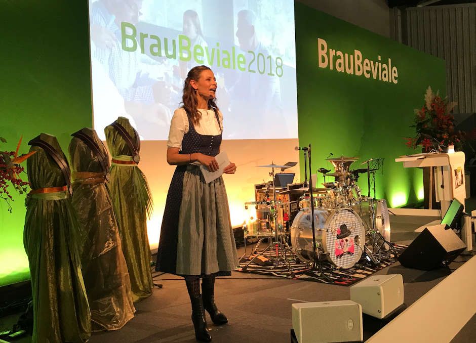 Moderatorin buchen für Fashion, Lifestyle und Beauty Moderatorin buchen für Fashion, Lifestyle und Beauty